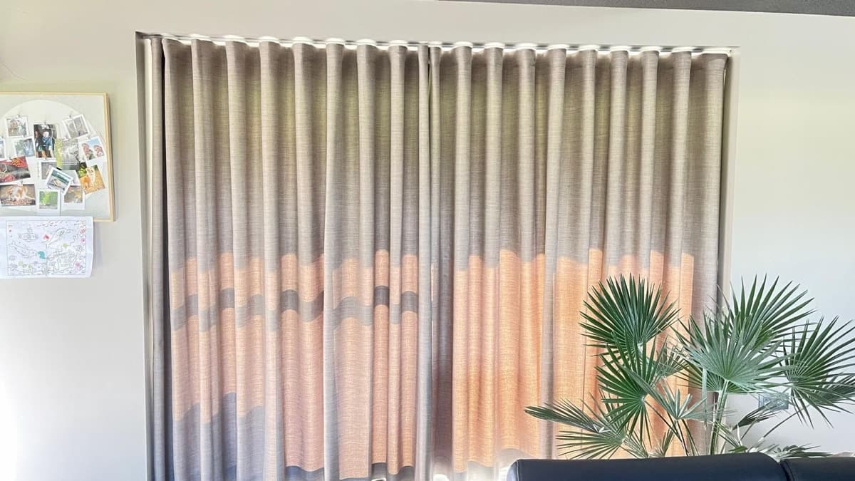 Overgordijnen met een motief in grijs en oranje - Sin-tex gordijnen en raamdecoratie, Heusden-Zolder